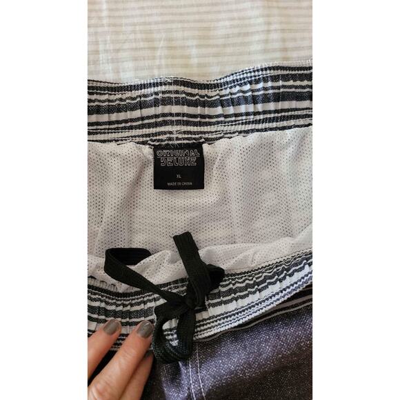 Mens Swimming Trunks SIZE XL - Picture 3 of 6